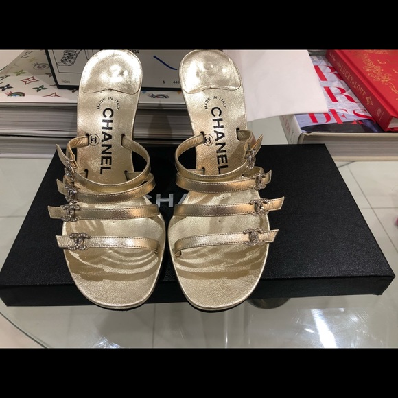 Chanel vintage gold CC sandals - Picture 5 of 5